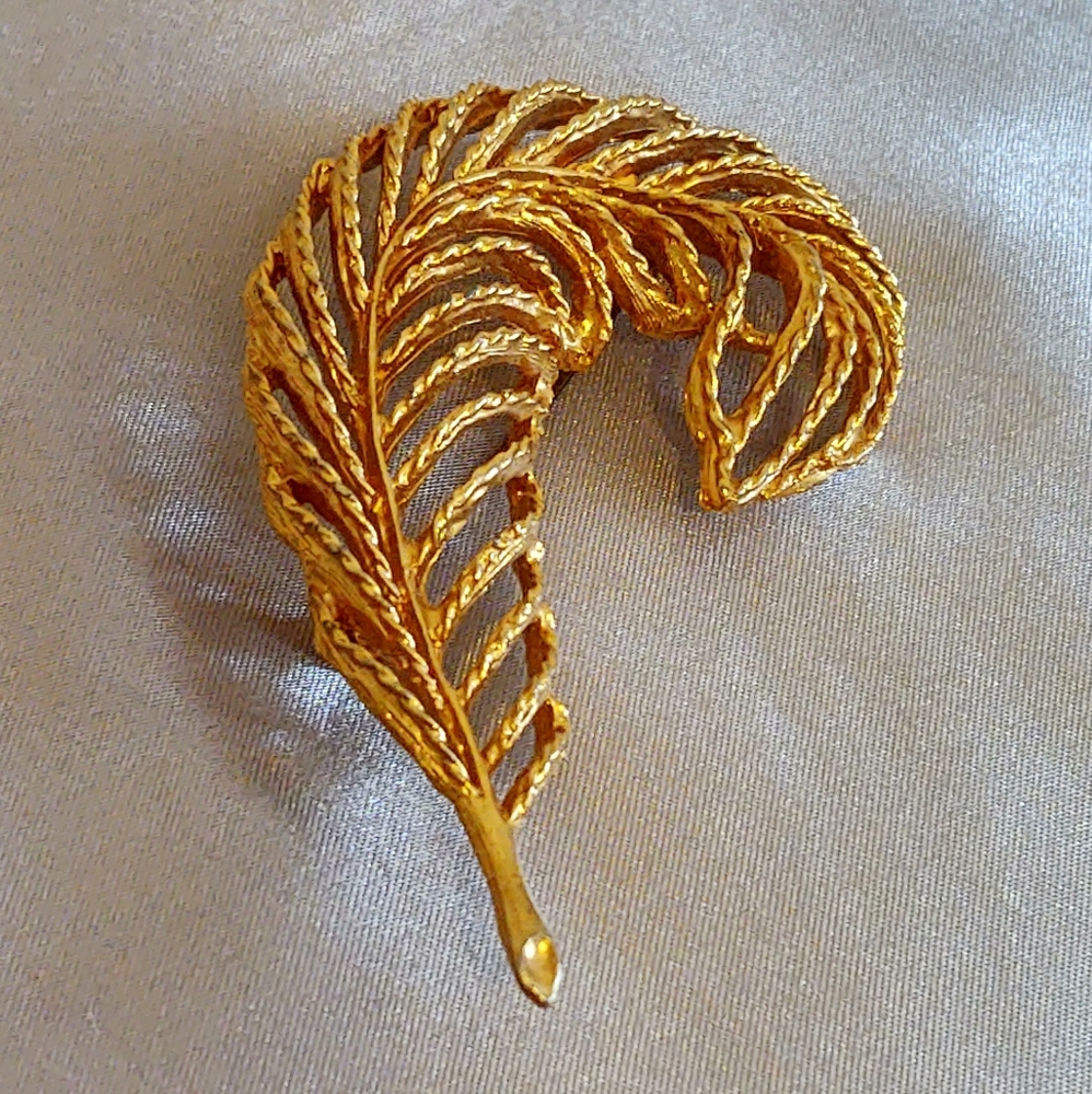 Gold Tone Feather Brooch